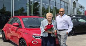 Habituée des Ferrari, la nouvelle voiture d’une ex-première ministre fait jaser !